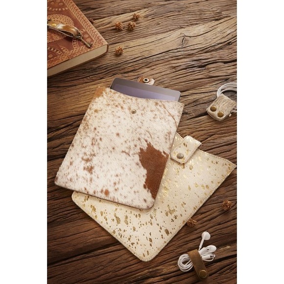 Golden Sprinkles I-Pad Cover. Myra brand. New with tags!
S-2300 - Picture 3 of 3